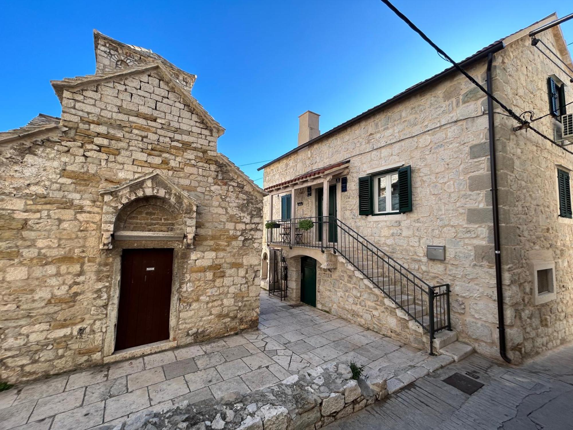 Perfectly Located Cherry Stone House Split Exterior foto